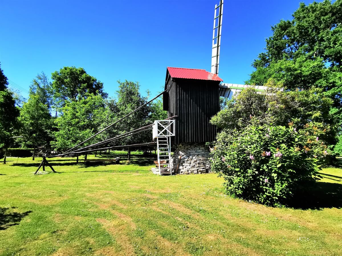 Кемпинги Windmill in a beautiful and quiet location Lagedi